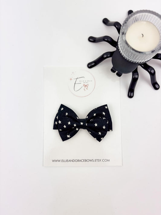 Black Star Halloween Bow – Cotton Fabric Hair Bow – 2 x 3.5 Inch Handmade Bow – Fall Hair Accessory – Girls Halloween Bow
